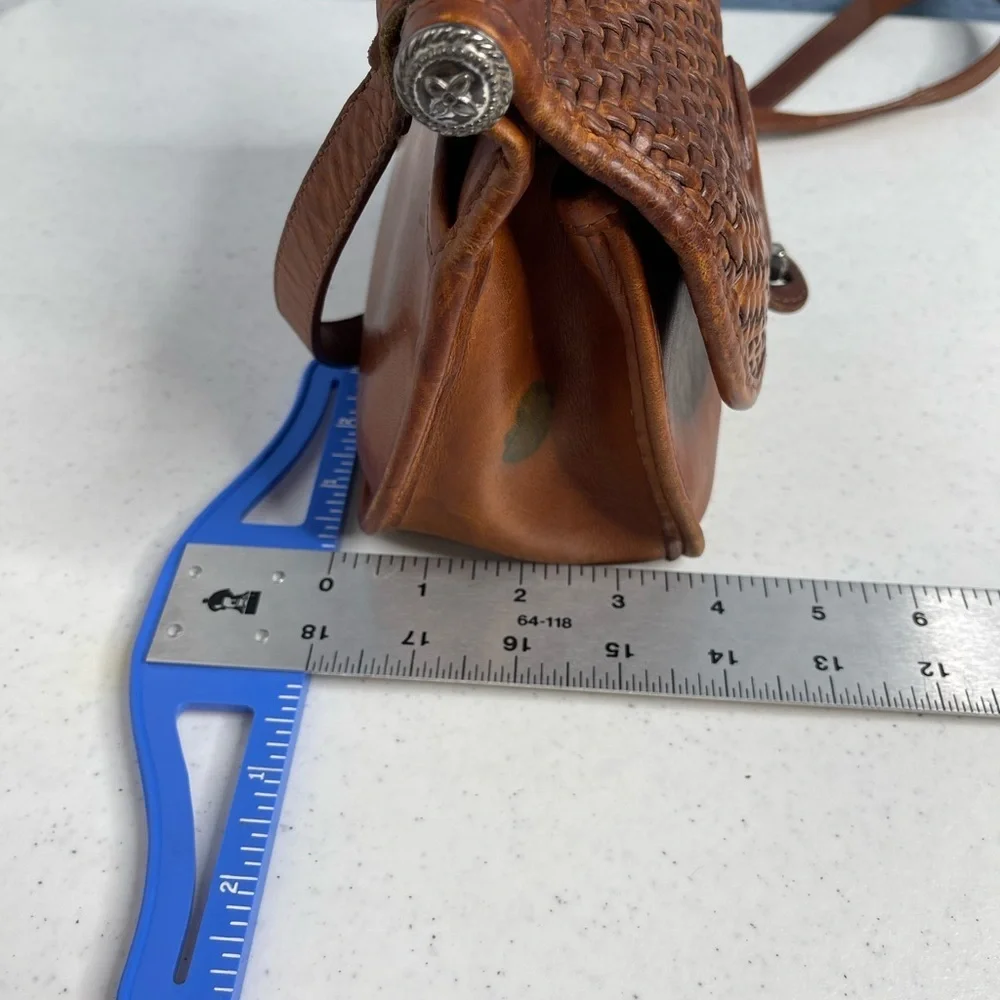 Brighton brown vintage woven flap top with twist closure adjustable strap purse